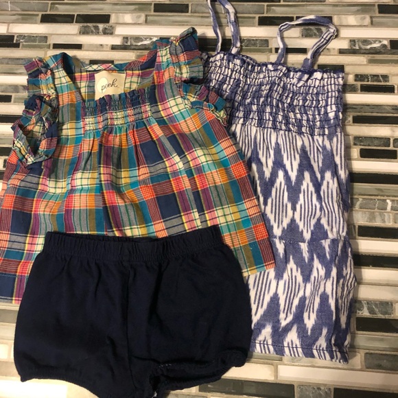 🎠2 peek baby girl outfits - Picture 2 of 4